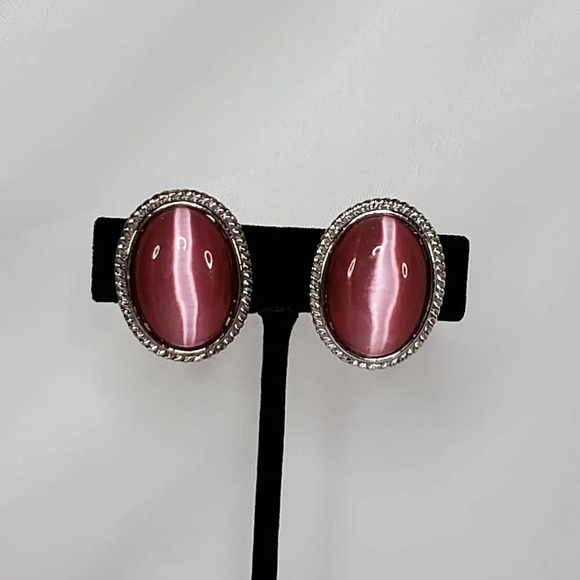 Vintage Oval Pink Moonstone Cats Eye Clip-On Earrings With Silver-Tone Rope Edge - Picture 10 of 12